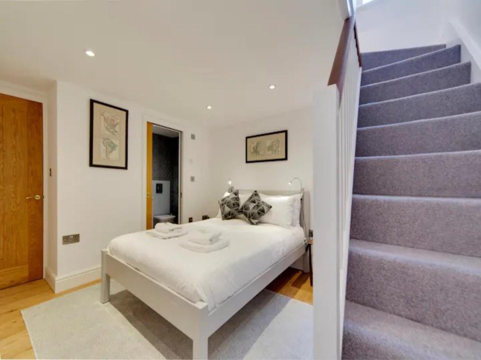 Pass The Keys Centrally Located Modern And Spacious 3 Bed Terrace