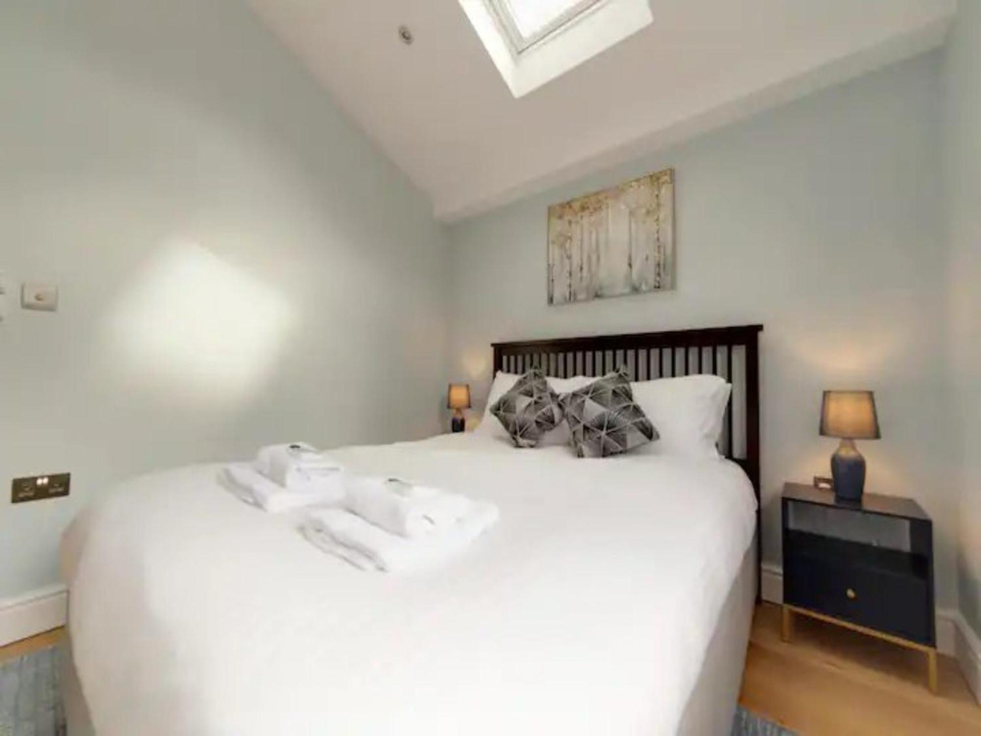 Pass The Keys Centrally Located Modern And Spacious 3 Bed Terrace Holiday home *