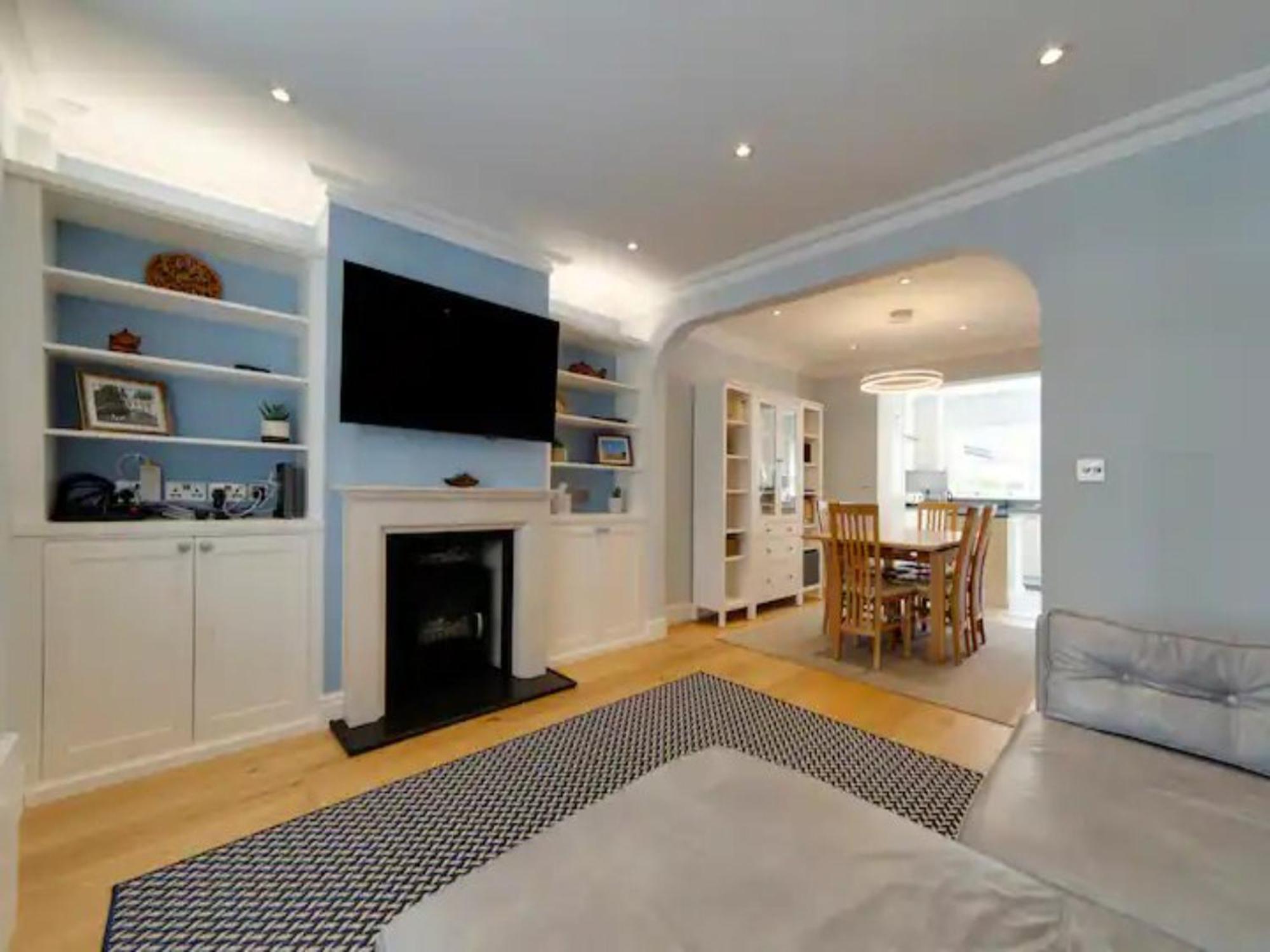 Pass The Keys Centrally Located Modern And Spacious 3 Bed Terrace Holiday home