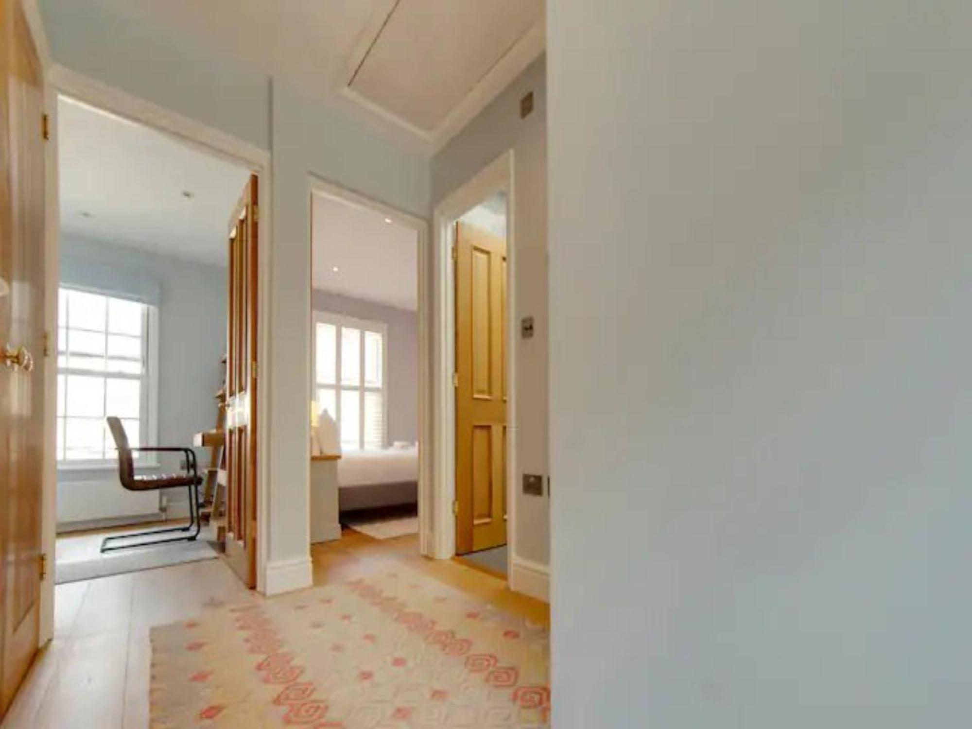 Pass The Keys Centrally Located Modern And Spacious 3 Bed Terrace Holiday home *