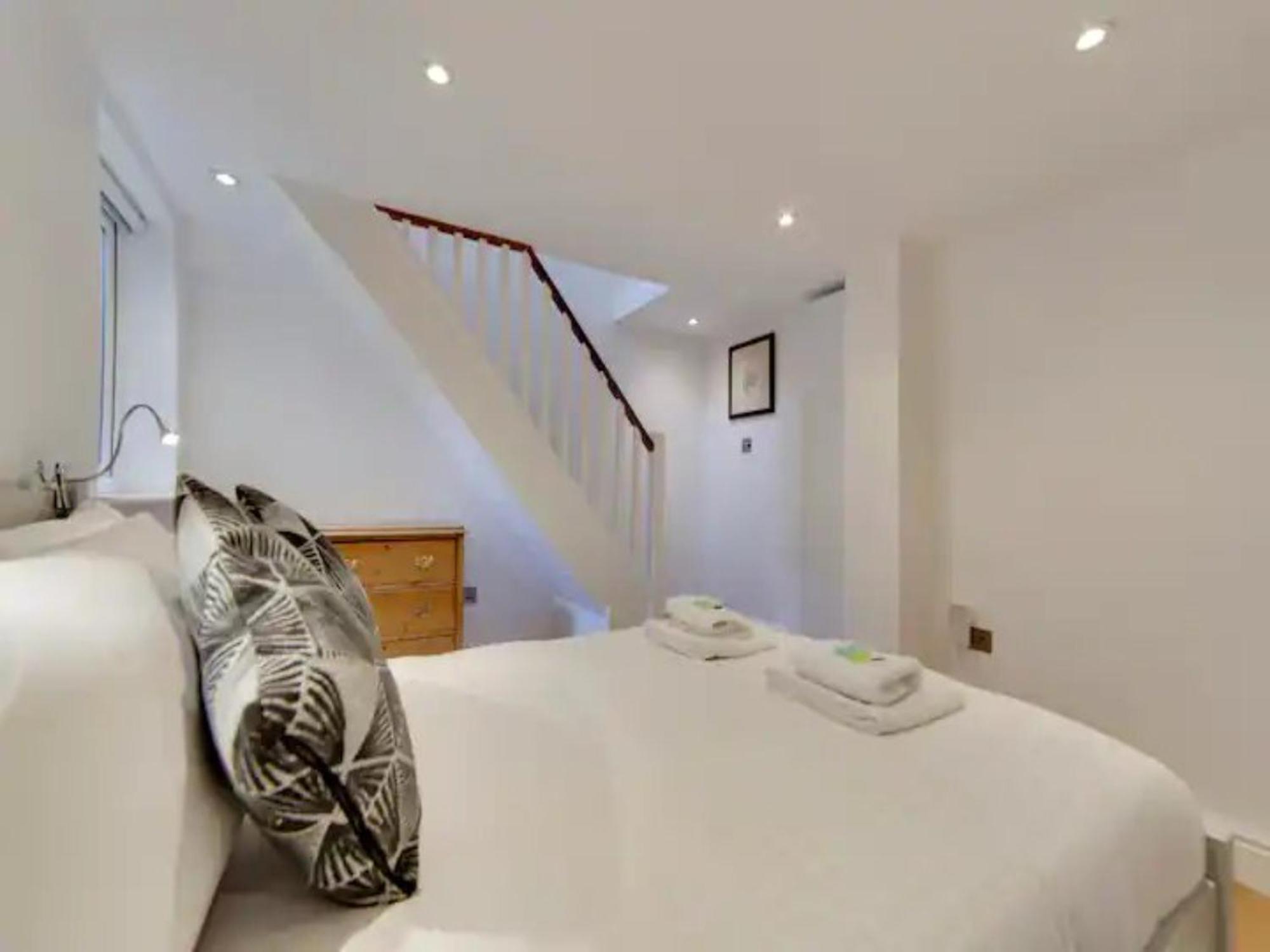 Pass The Keys Centrally Located Modern And Spacious 3 Bed Terrace Holiday home
