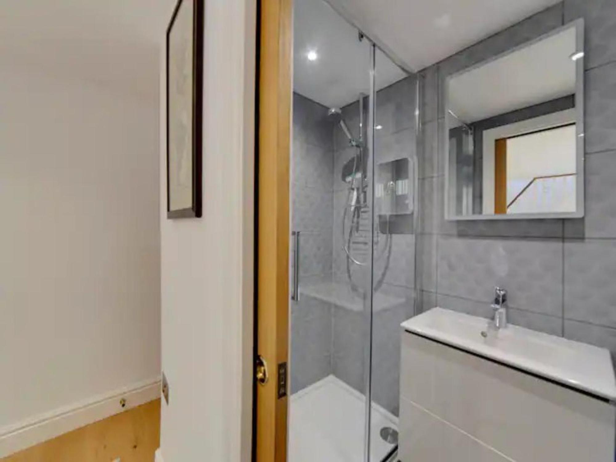 Pass The Keys Centrally Located Modern And Spacious 3 Bed Terrace * Cambridge (Cambridgeshire)