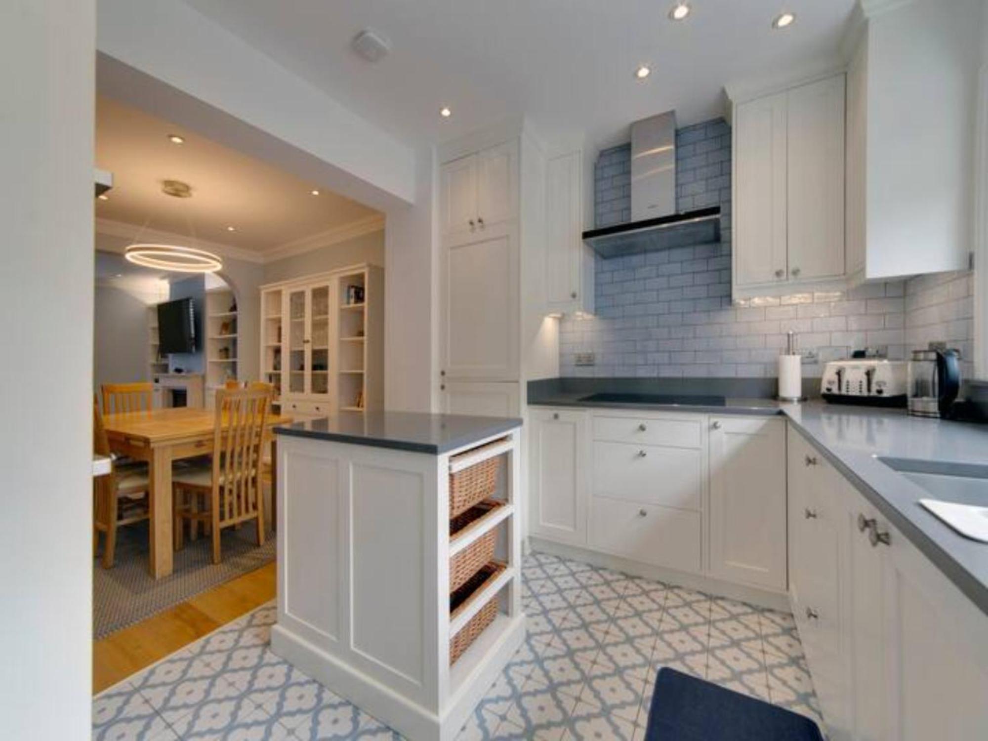 Pass The Keys Centrally Located Modern And Spacious 3 Bed Terrace Holiday home