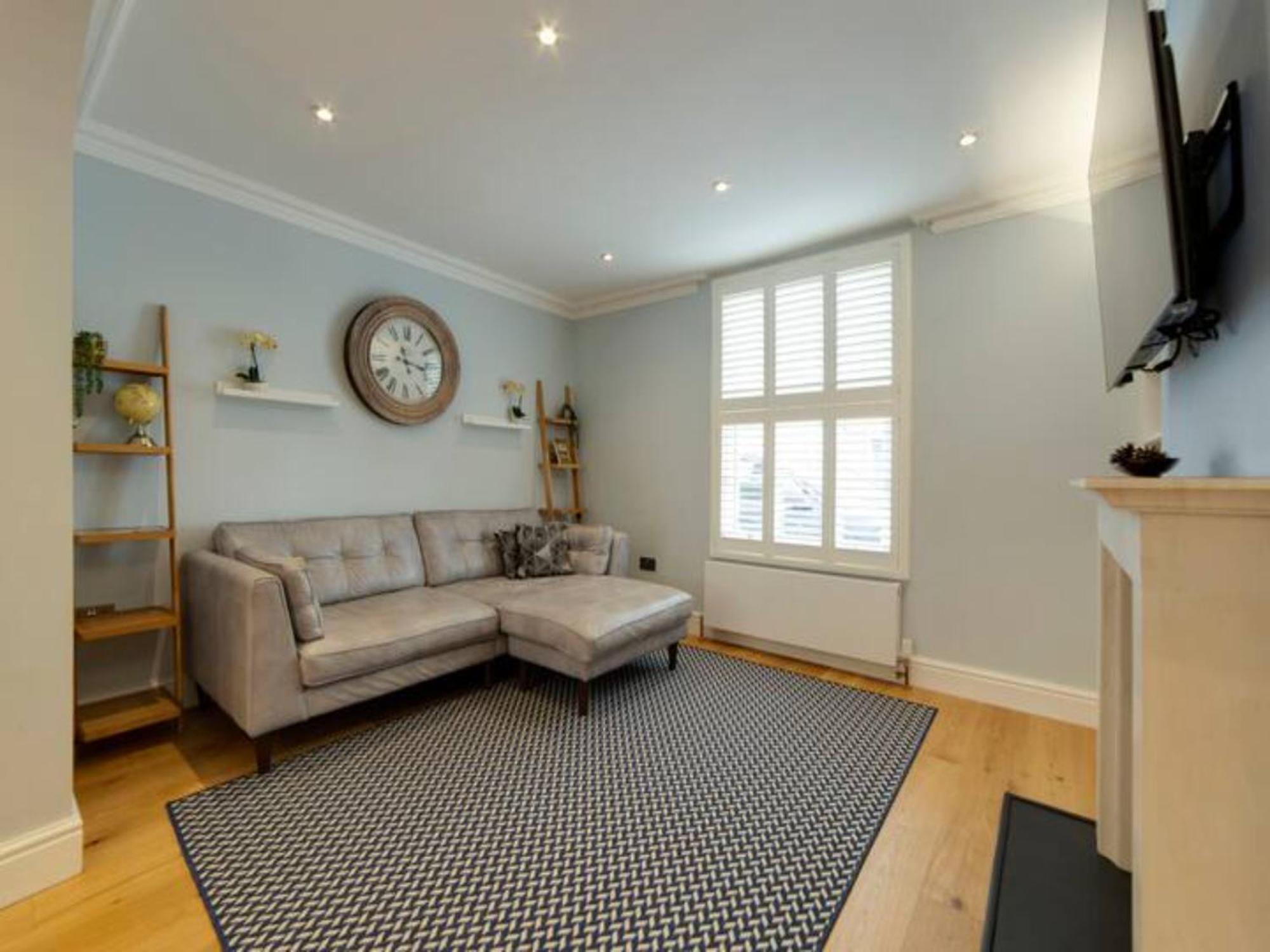 Holiday home Pass The Keys Centrally Located Modern And Spacious 3 Bed Terrace *
