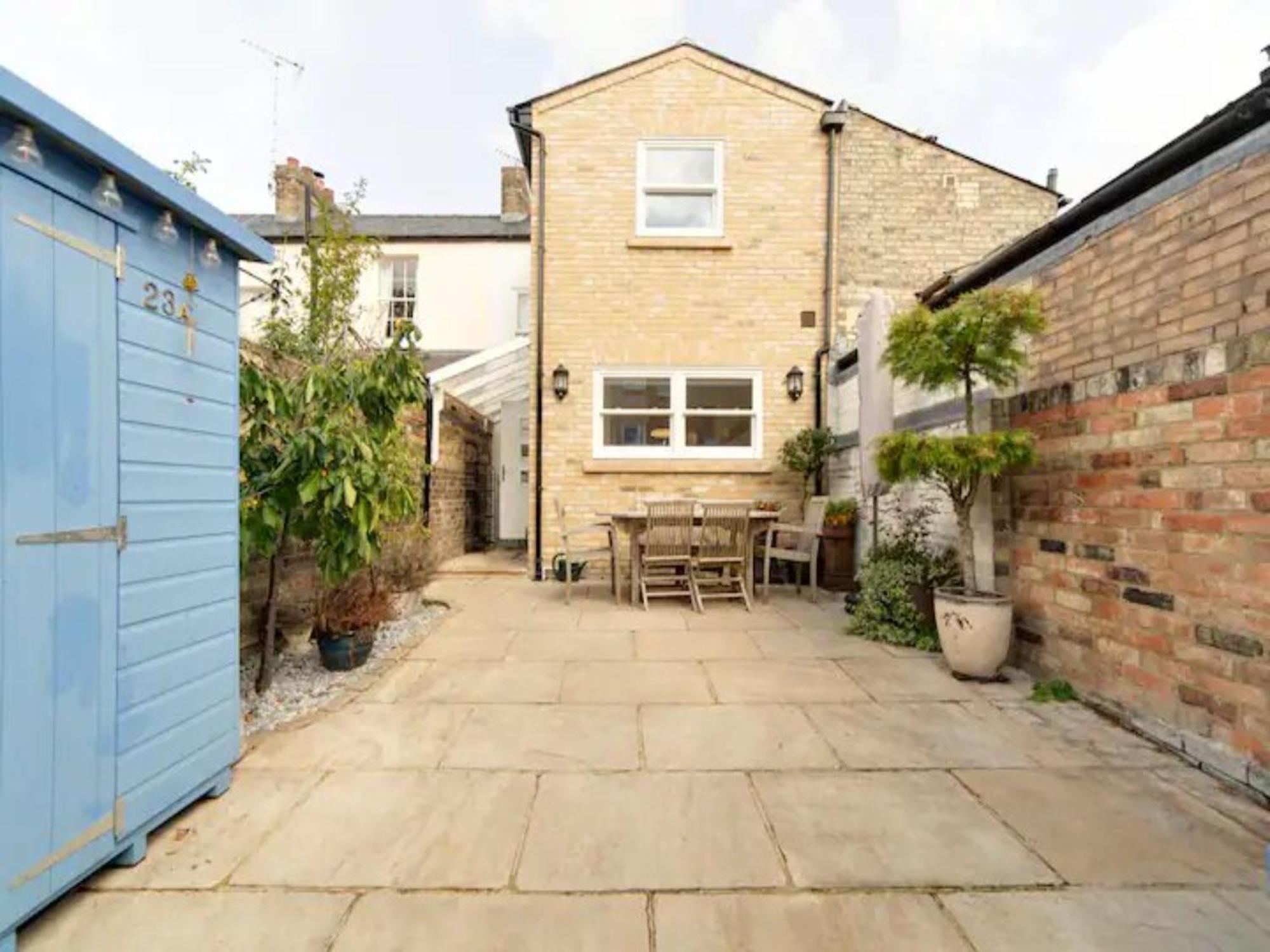 Pass The Keys Centrally Located Modern And Spacious 3 Bed Terrace Holiday home *