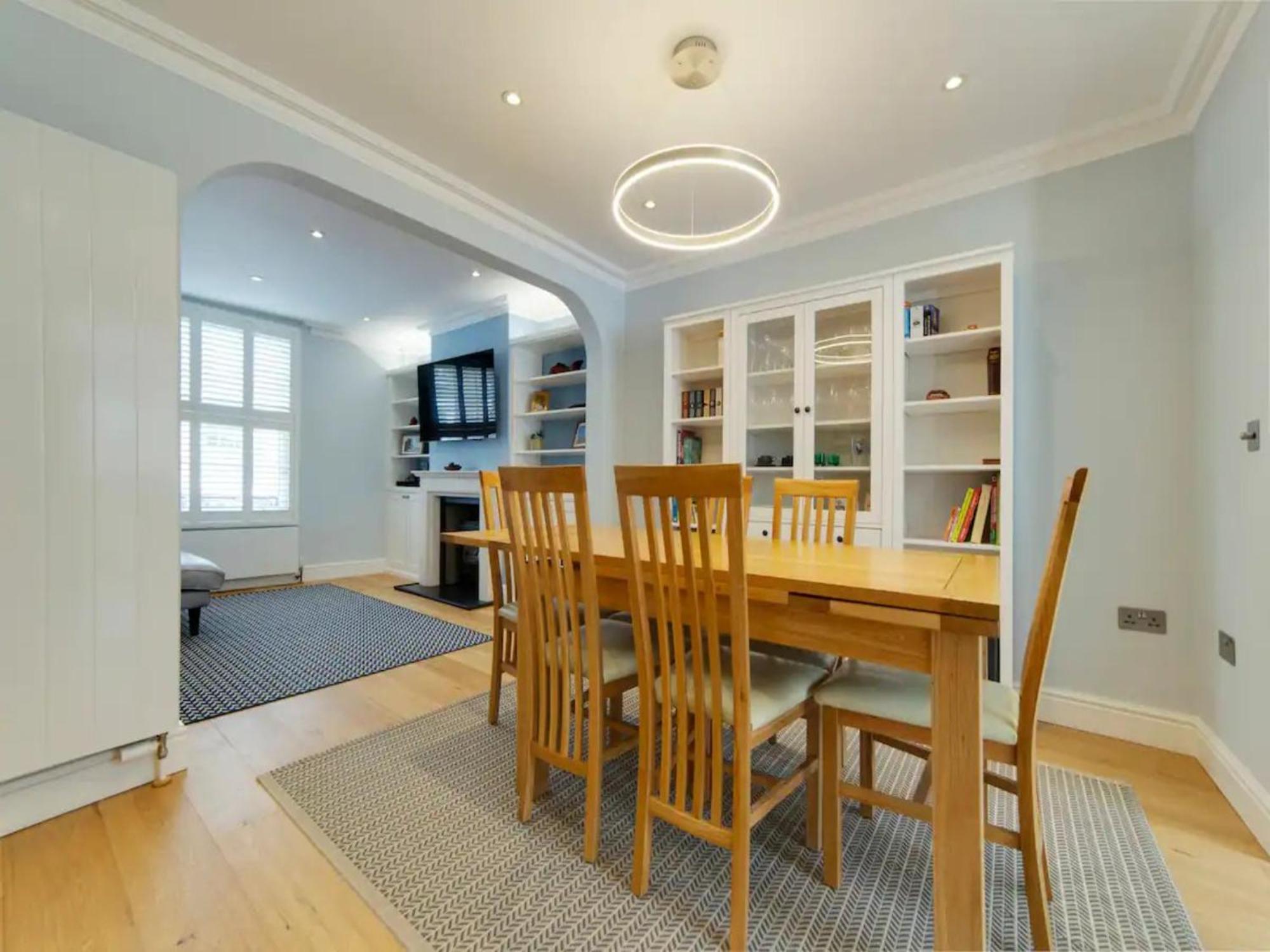 Pass The Keys Centrally Located Modern And Spacious 3 Bed Terrace
